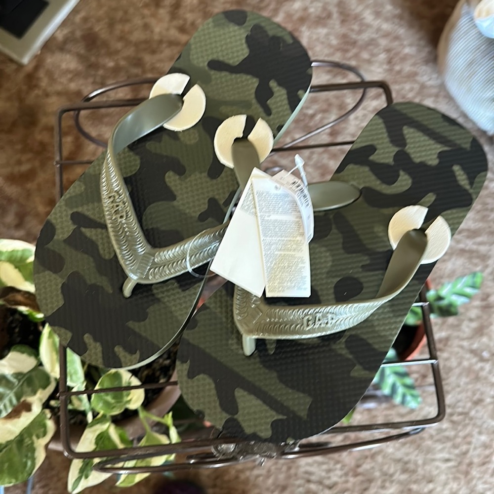 💜💜 GAP Camouflage FlipFlops for Children Size 1/2 NWT